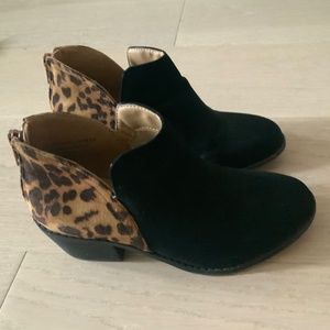 Girls size 1 suede booties